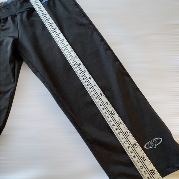 ๐3/30 - Game Time cropped leggings (L) - Picture 6 of 11